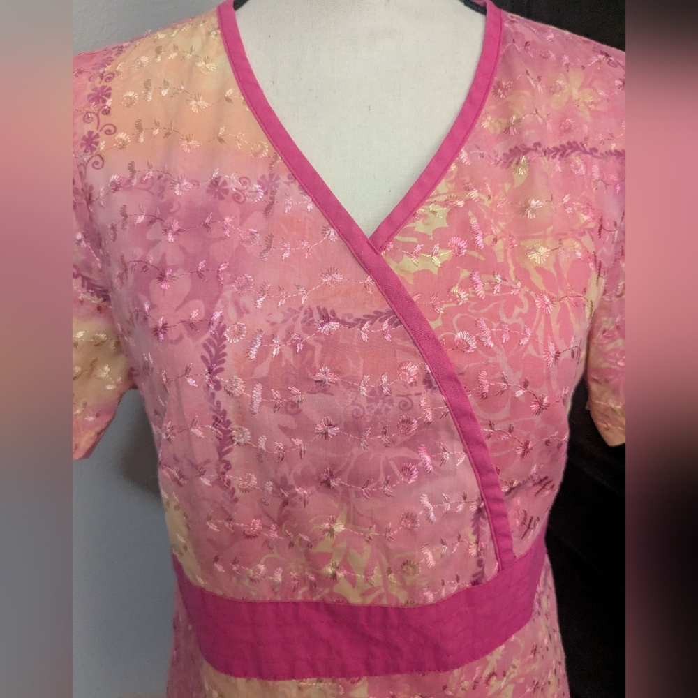 Elan embroidered short sleeve pink top with Pockets & Sash Size M